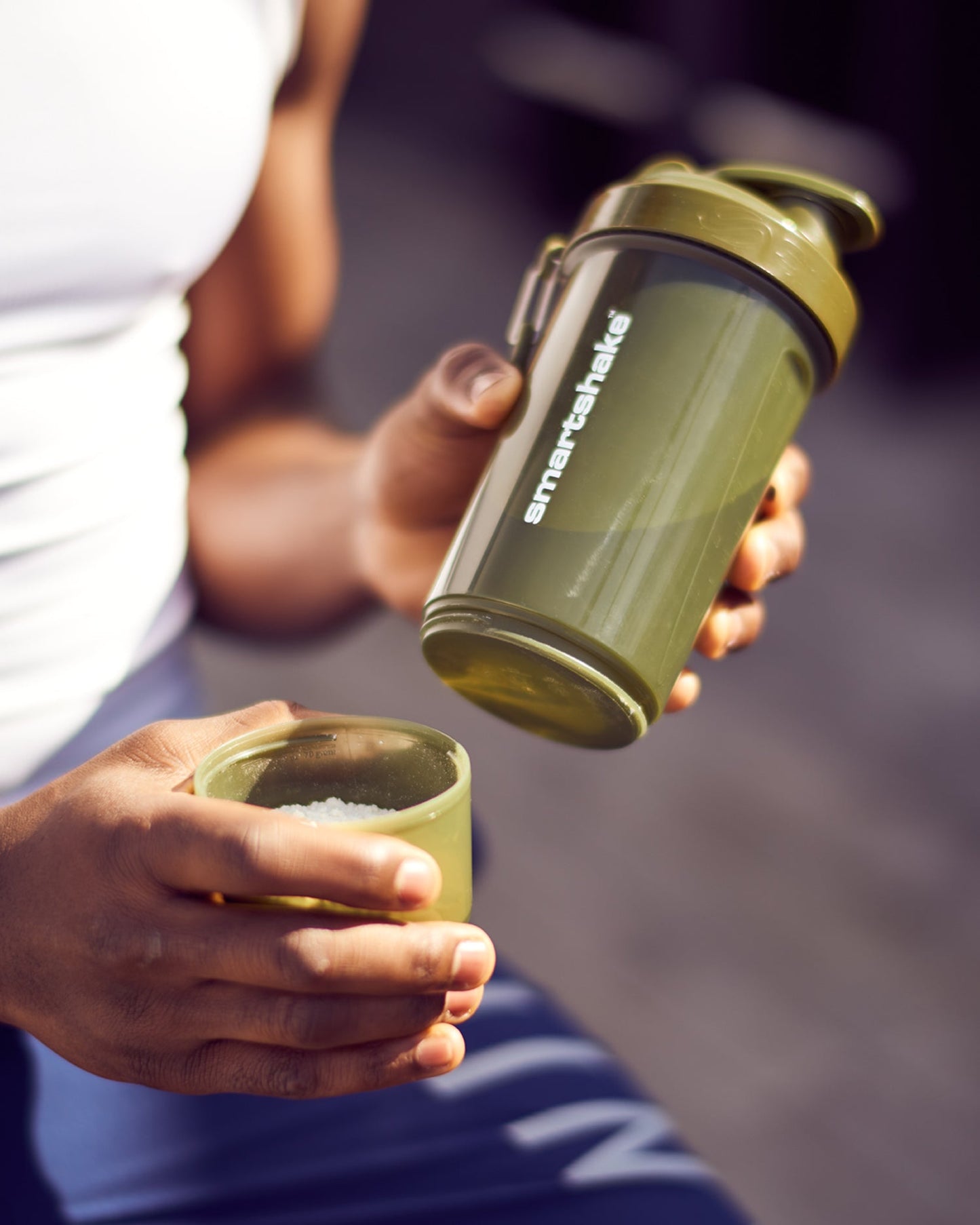 original2go-one-army-green-m0 Smartshake_O2Go_Army_green_lifestyle.jpg