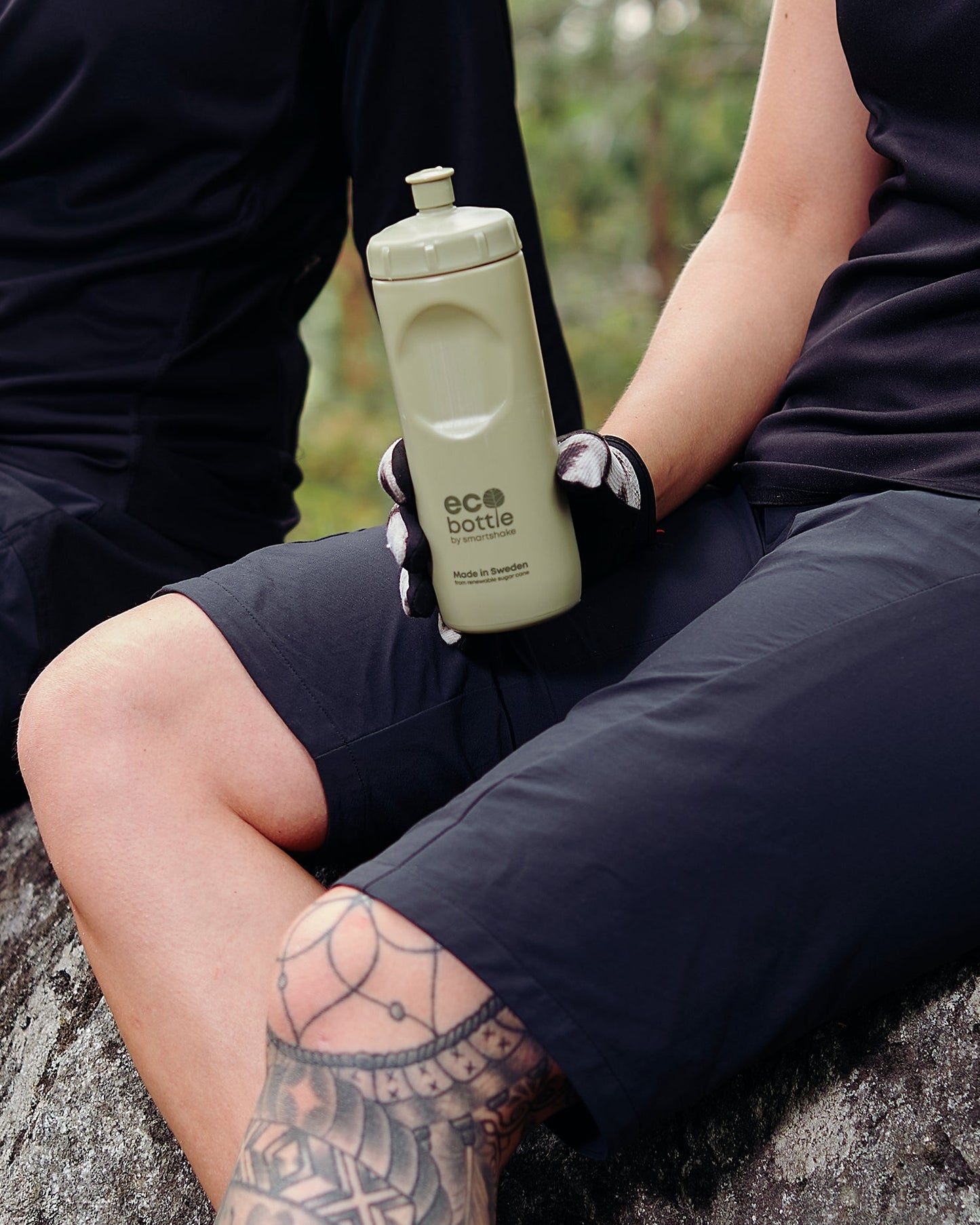ecobottle-500-squeeze-dusky-green-u5 samrtshake_ecobottle_500_squeeze_lifestyle_dusky_green.jpg