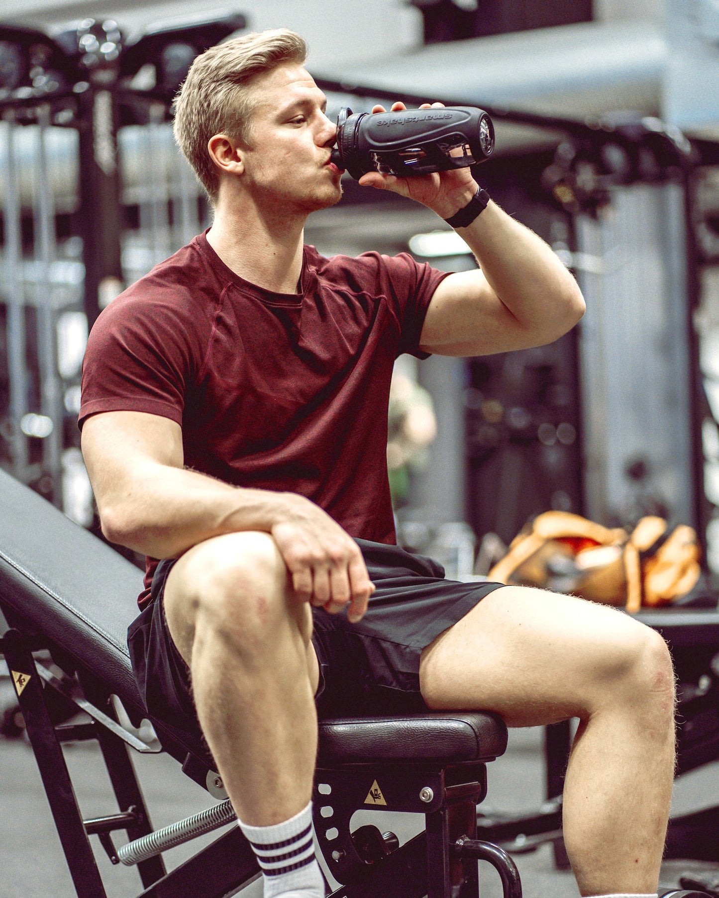 reforce-glass-black-s6 samrtshake_reforce_glass_lifestyle.jpg