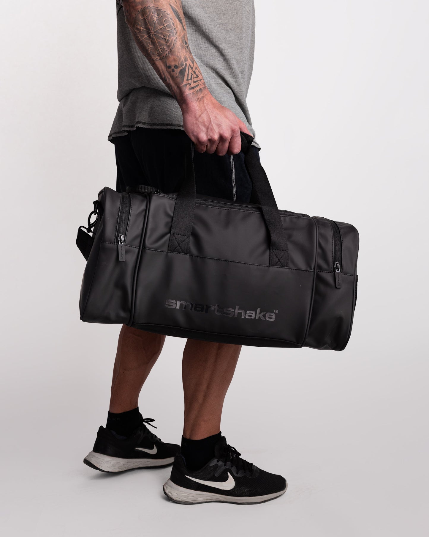 gym-bag-black-r2 Smartshake_GymBag_Black_lifestyle.jpg