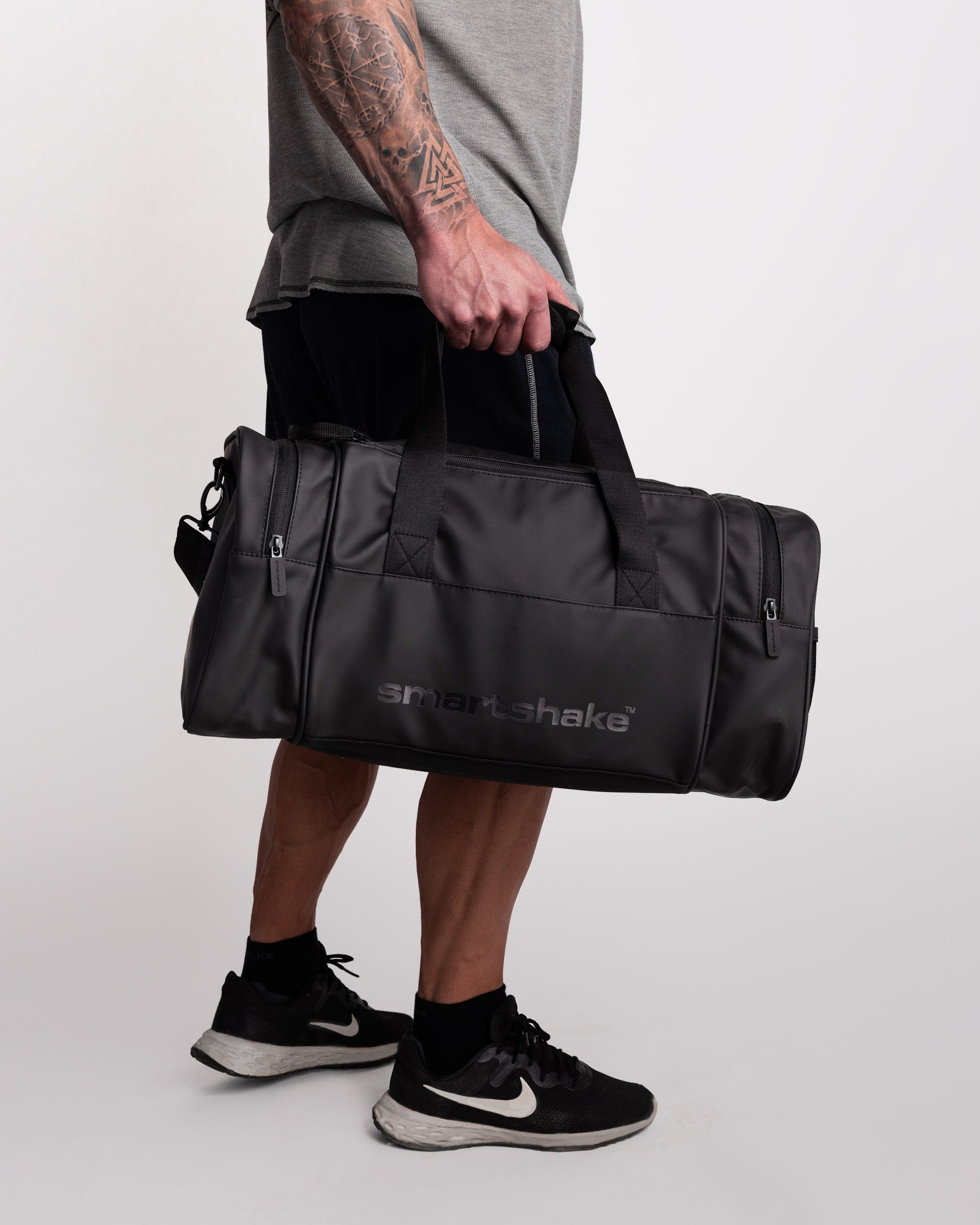 gym-bag-black-r2 Smartshake_GymBag_Black_lifestyle.jpg