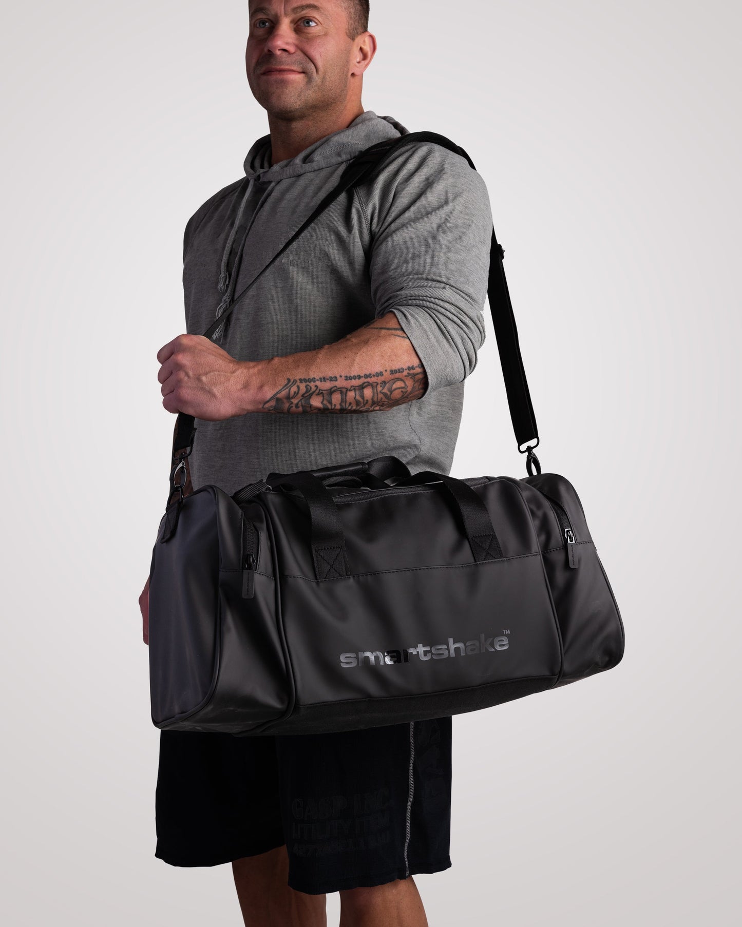 gym-bag-black-r2 Smartshake_GymBag_Black_lifestyle2.jpg