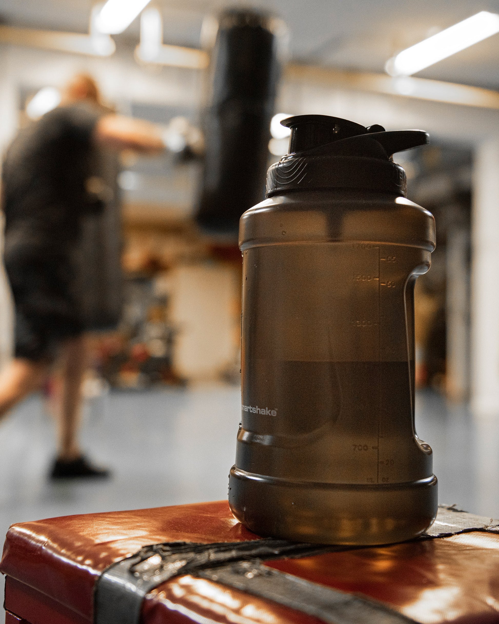 ultimate-jug-black-k7 Smartshake_Ultimate_Jug_black_lifestyle2w.jpg