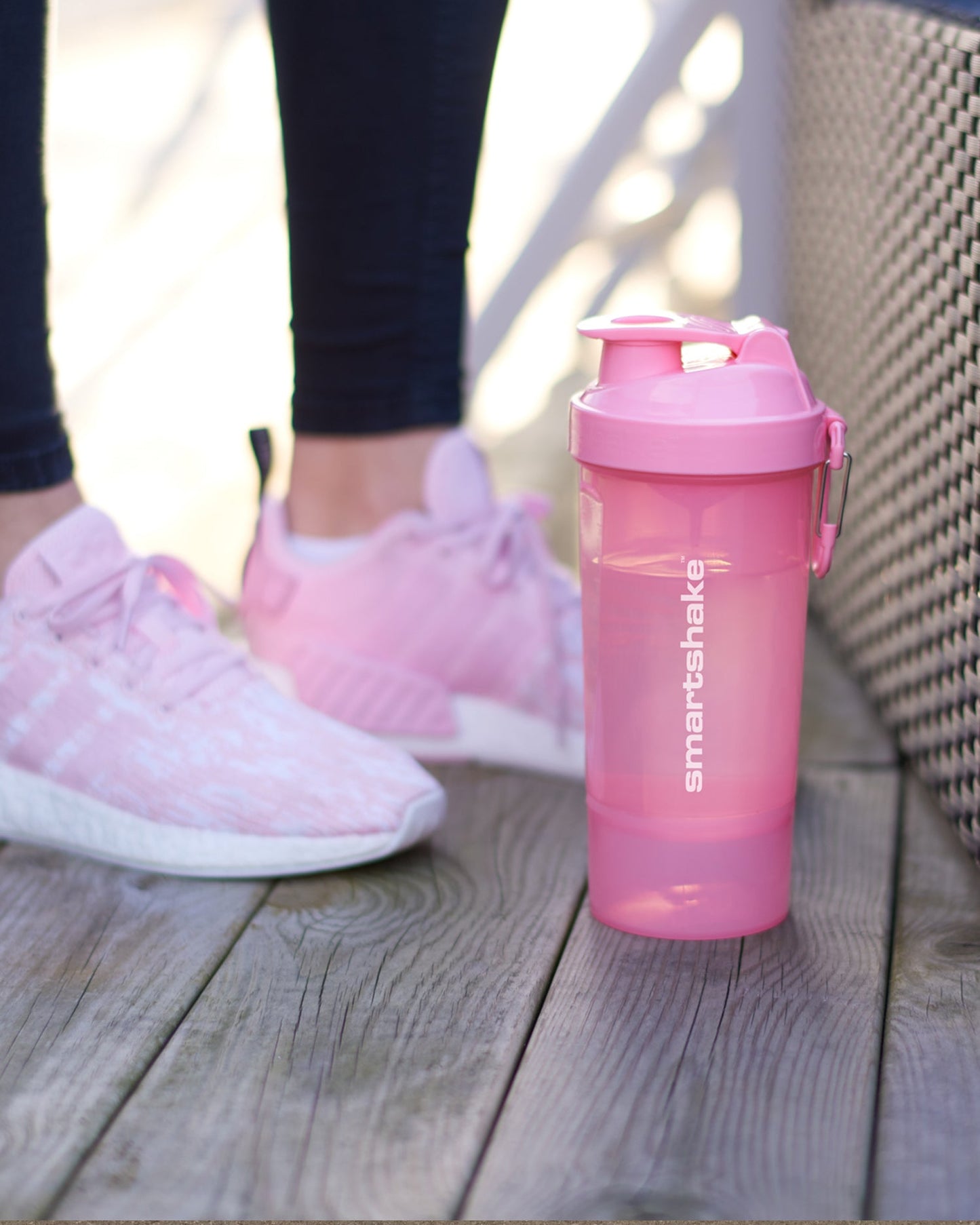 original2go-one-light-pink-q1 smartshake_02go_pink_lifestyle.jpg